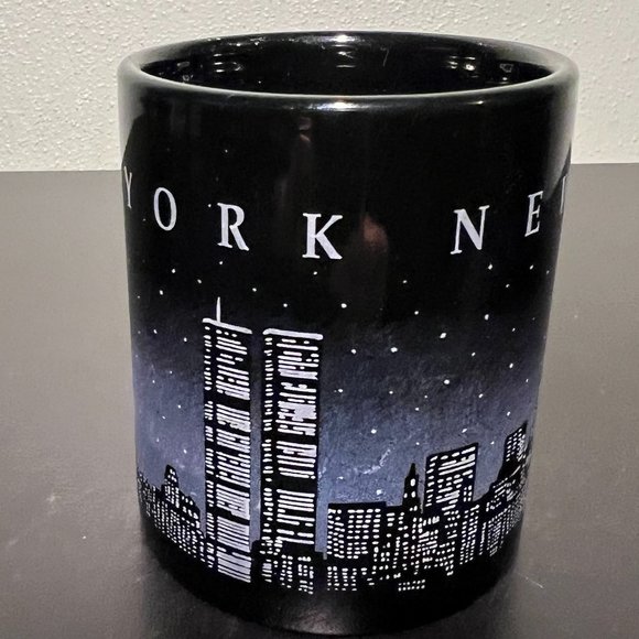 Vintage New York City Souvenir Mug ~ Skyline ~ Twin Towers ~ Statue of Liberty - Picture 3 of 8